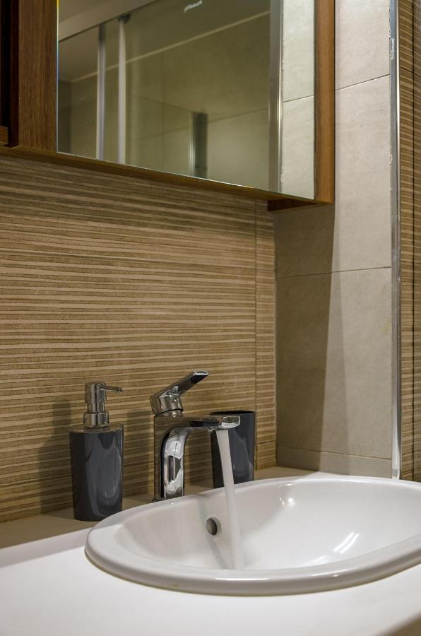 Nice 1Bd Apartment Close To Metro Station Ampelokipoi Athens Luaran gambar